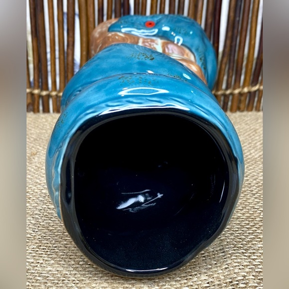 Trader Vic's 2023 Kiai Tiki Mug Shima Ceramics Hawaiian Blue Moray Eel - Picture 13 of 14